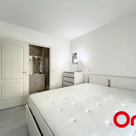 Proche Plages Avec Piscine, Sauna, Parking Et Climatisation - Fr-1-647-23 Appartement Menton