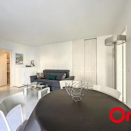Proche Plages Avec Piscine, Sauna, Parking Et Climatisation - Fr-1-647-23 Appartement *